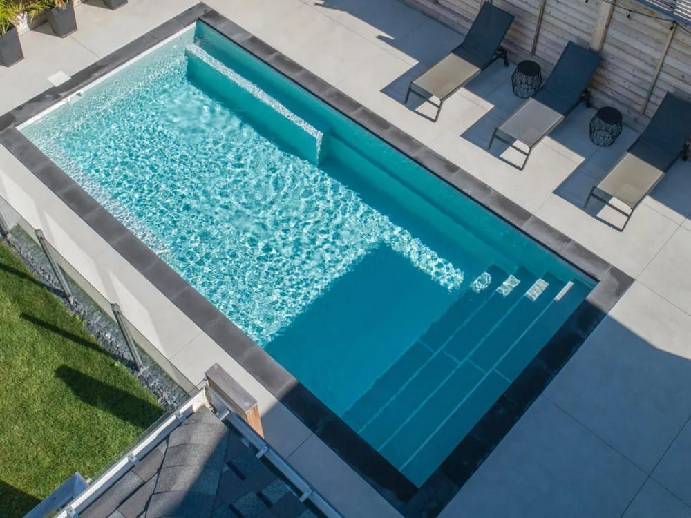 Piscine 13x27 à fond plat - Loup gris